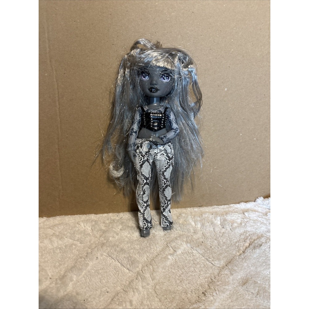 Rainbow High Shadow High Series - LUNA MADISON - Greyscale Fashion Doll  No Box